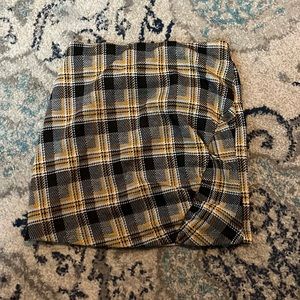 Cute plaid skirt!!